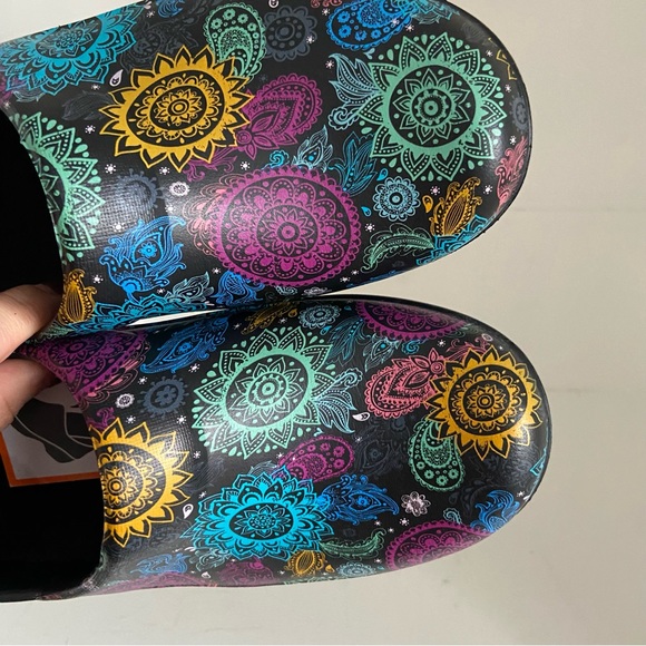 Crocs Neria Pro II Floral Paisley Dual Comfort Mules Clogs Multicolor Women US7 - Picture 6 of 13